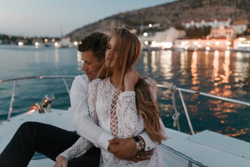 Часто встаёт вопрос: стоит ли делать фотосъемку прогулки в отдельный день от самой свадьбе? 07