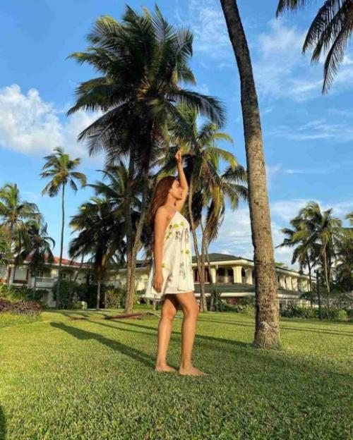 Соседская девушка сурбхи джиоти вибрирует в белых платьях. 07 Соседская девушка сурбхи джиоти вибрирует в белых платьях. 07