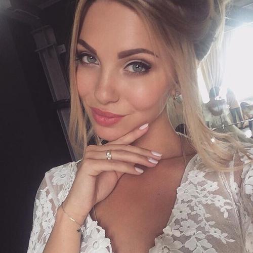 Модель!  Коррекция окрашивание бровей = 300 рублей. 02