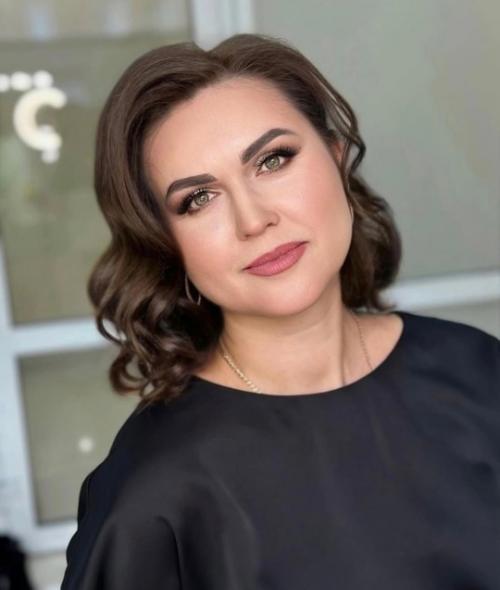 Каждый важный день в вашей жизни заслуживает особого внимания, и наша команда специалистов готова сделать его по-настоящему волшебным. 05