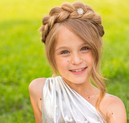 Прически и макияж для девочек на выпускной? 04