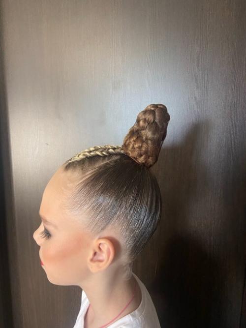 Ну что, первый раз полный образ Прическа + Макияж готов, было очень волнительно, но Полина - это модель, о которой можно только мечтать. 01