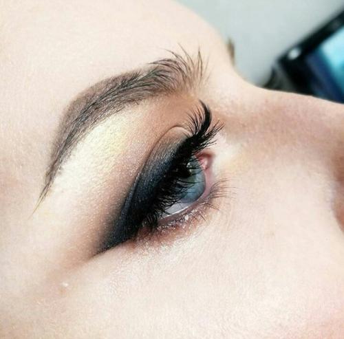 Милые девушки, есть возможность записаться на такие прически и макияж. 03