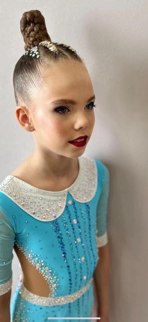 Ну что, первый раз полный образ Прическа + Макияж готов, было очень волнительно, но Полина - это модель, о которой можно только мечтать. 04