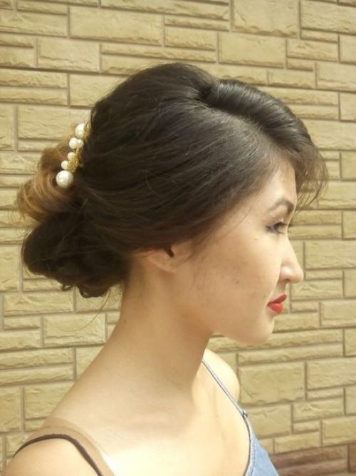 Кожа вокруг глаз очень тонкая, поэтому не жалей сил по уходу за ней, даже если зловещие морщинки отсутствуют. 09