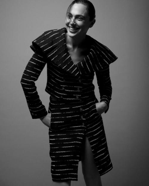 Галь гадот стала главной героиней фотосессии для мартовского номера Harper's Bazaar Spain 2025. 04