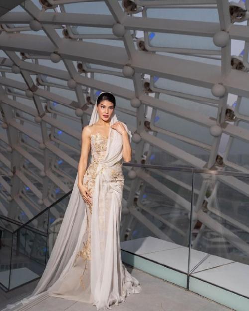 - снимки в образе для церемонии Iifa Awards 2023. 05