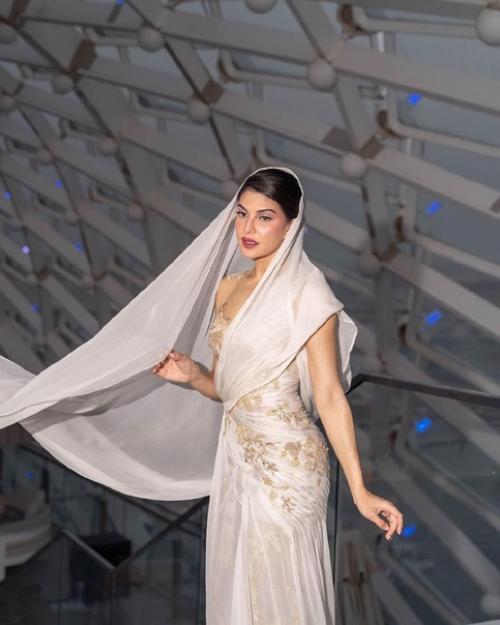 - снимки в образе для церемонии Iifa Awards 2023. 06