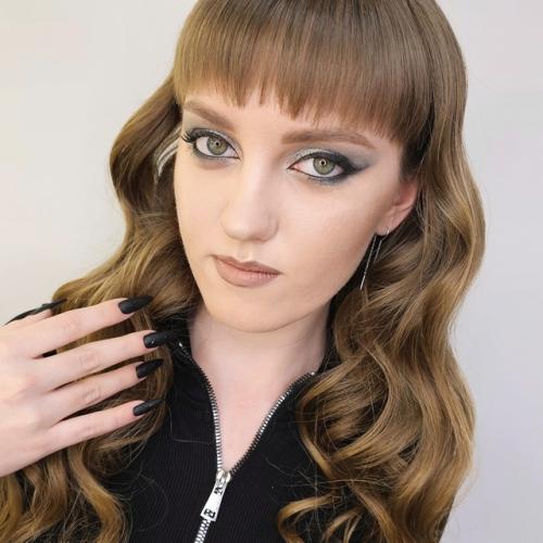 В свадьбу, юбилей, день рождения, выпускной и другие праздники подчеркнуть ваш внешний вид может помочь наш визажист! 01