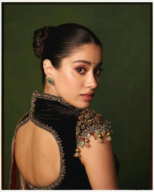 Образ джанви в сари от Marwar Couture. 01