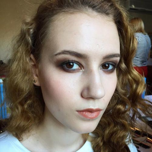 Девочки, теперь у нас в студии вы можете сделать? 05