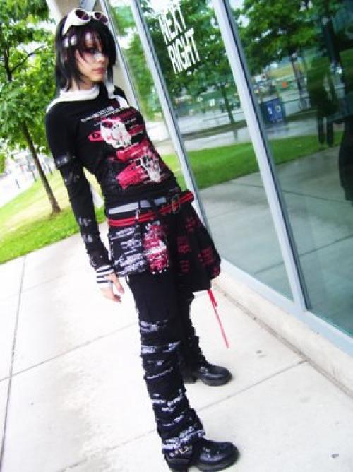 Visual Kei (яп.  Видзюару кэй - субкультура, возникшая на базе J -Rockа и глэма в 1980-е. Visual kei означает, буквально, визуальный стиль. 04