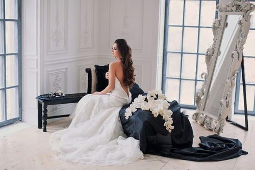 Красивые девушки с длинными волосами нужны. 01