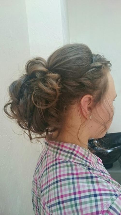 Собирать выпускниц почти также волнительно, как и невест. 02