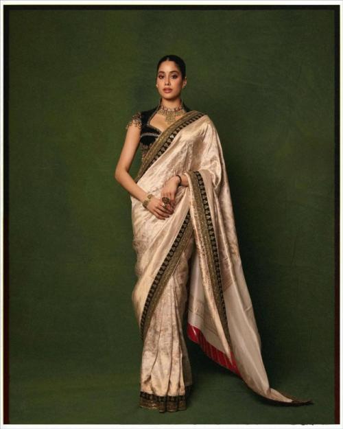 Образ джанви в сари от Marwar Couture. 08