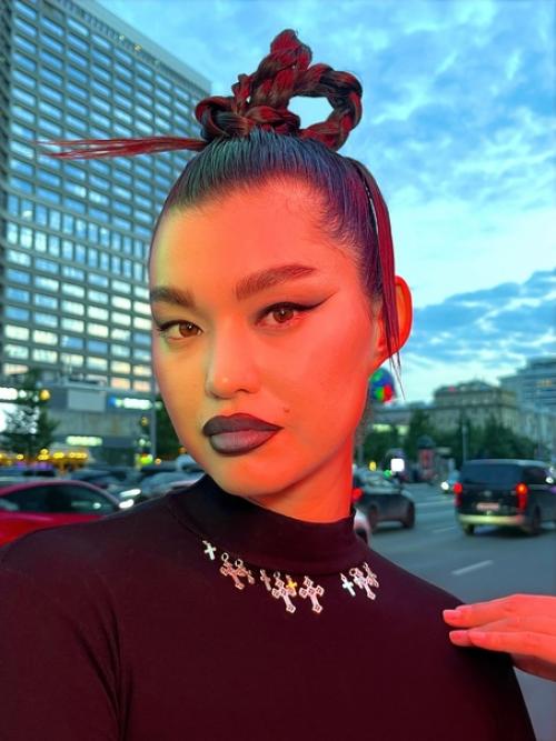 Для того, чтобы создавать креативные образы нужно много думать. 01