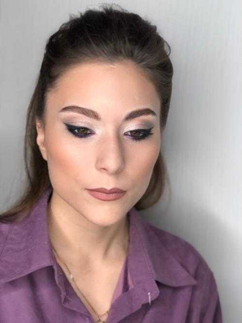 Пышная шарлотка на сметане. Продукты: Яйцо куриное - 3 шт.  Сахар - 150 г Ванильный сахар - 1 ч. л. (по желанию). 01