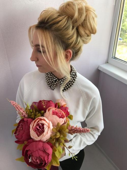 Девочки?  Приглашаю вас совсем недорого сделать макияж, прическу, голивудские локоны, греческую косу на вечер, корпоратив или свадьбу. 02