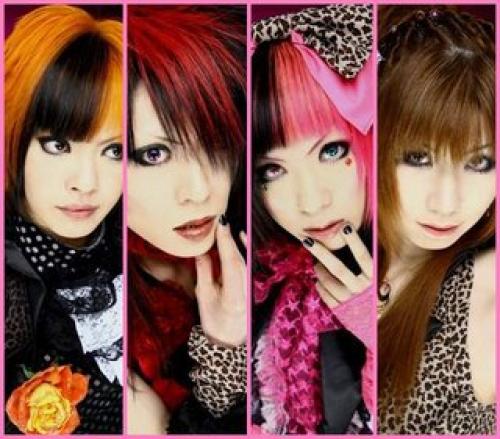 Visual Kei (яп.  Видзюару кэй - субкультура, возникшая на базе J -Rockа и глэма в 1980-е. Visual kei означает, буквально, визуальный стиль. 03