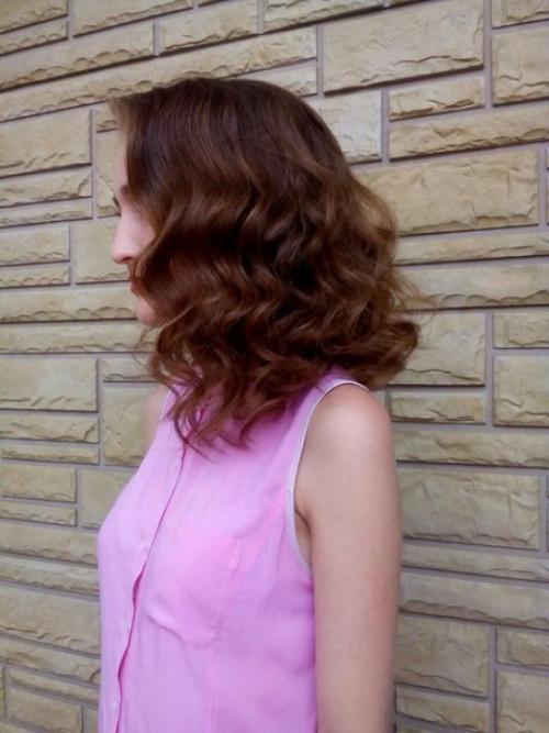 Кожа вокруг глаз очень тонкая, поэтому не жалей сил по уходу за ней, даже если зловещие морщинки отсутствуют. 03