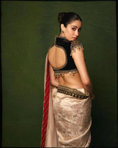 Образ джанви в сари от Marwar Couture. 06