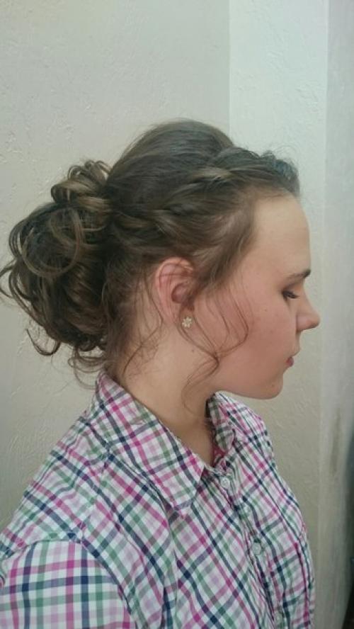 Собирать выпускниц почти также волнительно, как и невест. 01