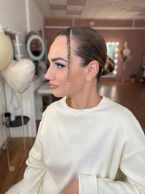 Любимая прическа популярных блогеров, звезд - косички с колечками. 02