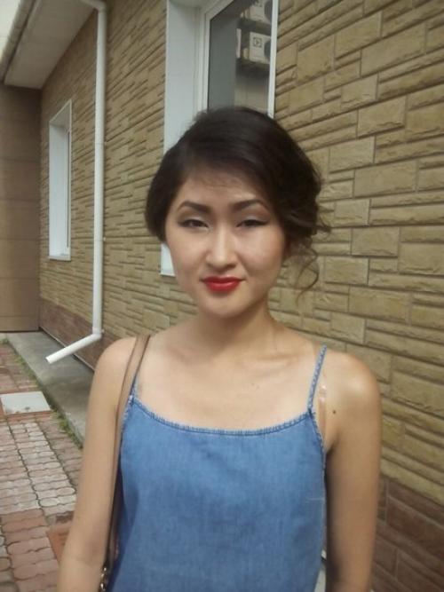 Кожа вокруг глаз очень тонкая, поэтому не жалей сил по уходу за ней, даже если зловещие морщинки отсутствуют. 07