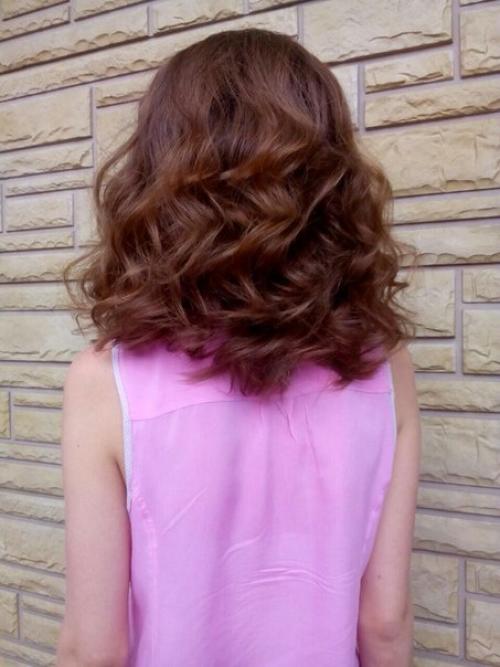 Кожа вокруг глаз очень тонкая, поэтому не жалей сил по уходу за ней, даже если зловещие морщинки отсутствуют. 01