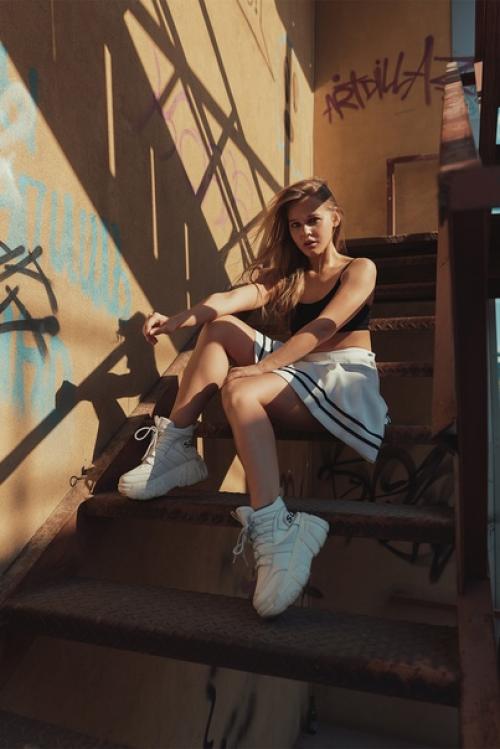 Мы ищем модель или моделей для воплощения образа фото 1-4. 04