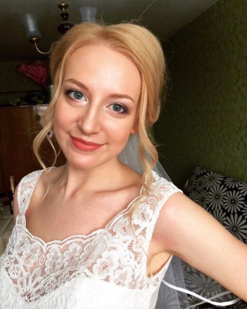 К вашим услугам прекрасные девушки. 03