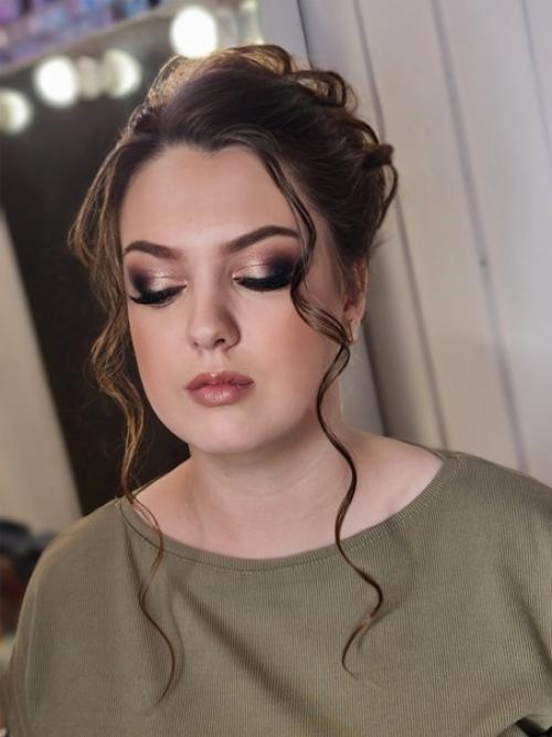 Сколько времени уходит на макияж и прическу? 01 Сколько времени уходит на макияж и прическу? 01