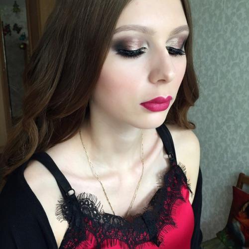 Всем здравствуйте!  Я визажист и стилист по причёскам, буду рада вам помочь создать образ на любой случай жизни, по приятным ценам: 06