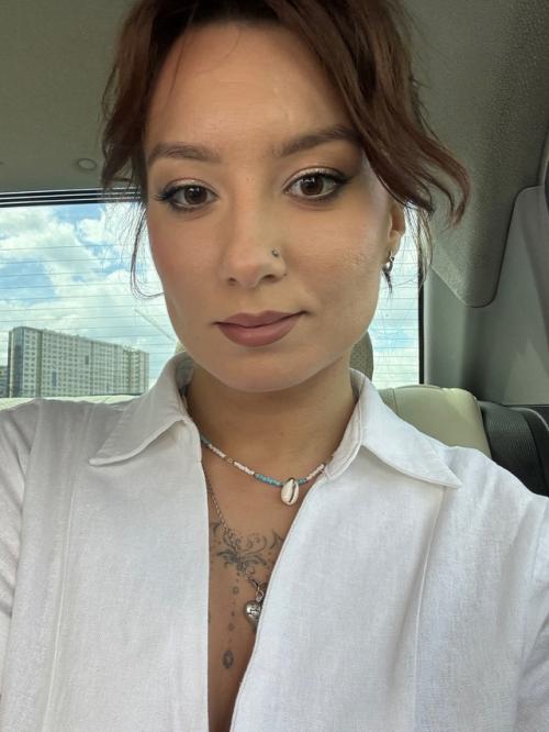 Осталось чуть больше месяца до свадьбы, а я все никак не могу определиться с прической, макияжем и аксессуарами. 01