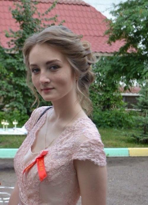 Требуются модели на воздушные локоны, элегантные собранные прически, косы. 01