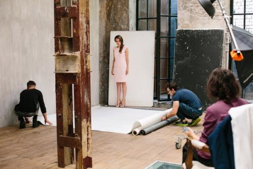 Бэкстейдж со съемки коллекции 2017 г. для каталога Apart. 01