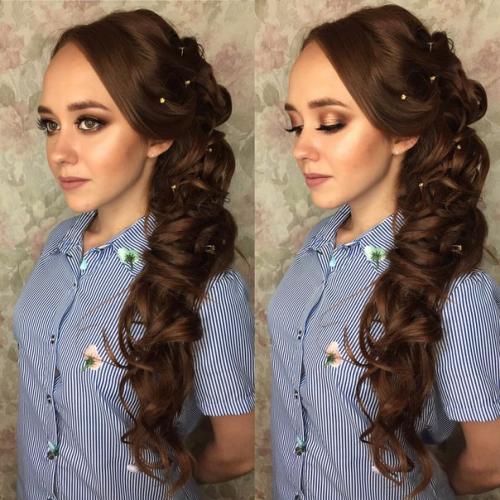 Всем здравствуйте!  Я визажист и стилист по причёскам, буду рада вам помочь создать образ на любой случай жизни, по приятным ценам: 07