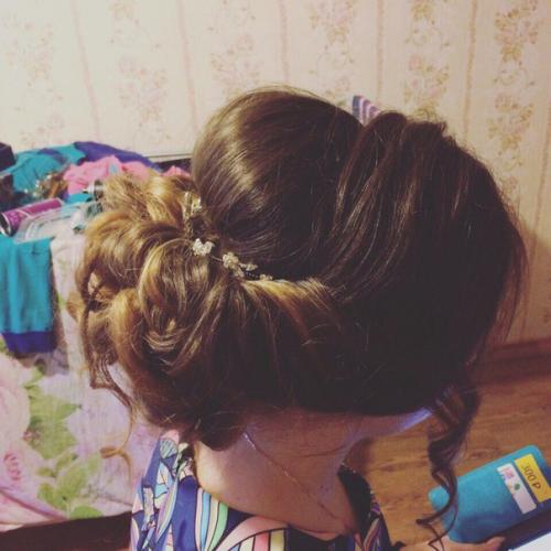 К вашим услугам прекрасные девушки. 01