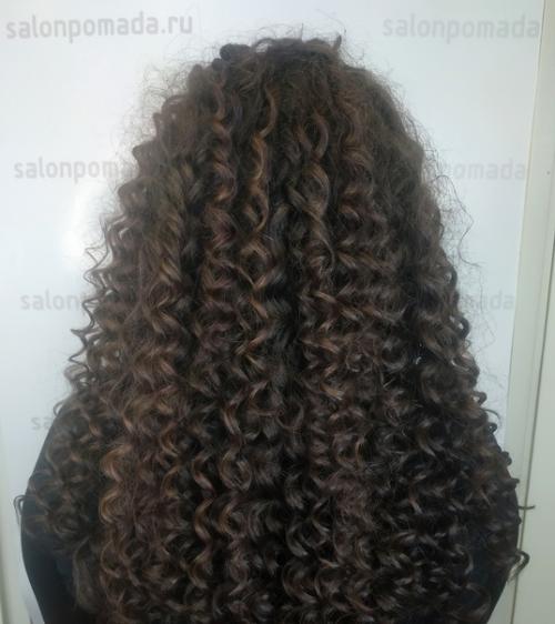 Мелкие кудряшки вернулись в моду, и мы готовы воплотить ваши мечты в готовый образ! 01