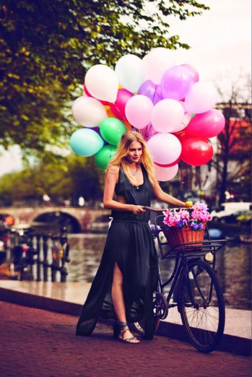 Лето.  Петербург.  Крутишь педали, проезжая по набережной и широко улыбаешься. 02