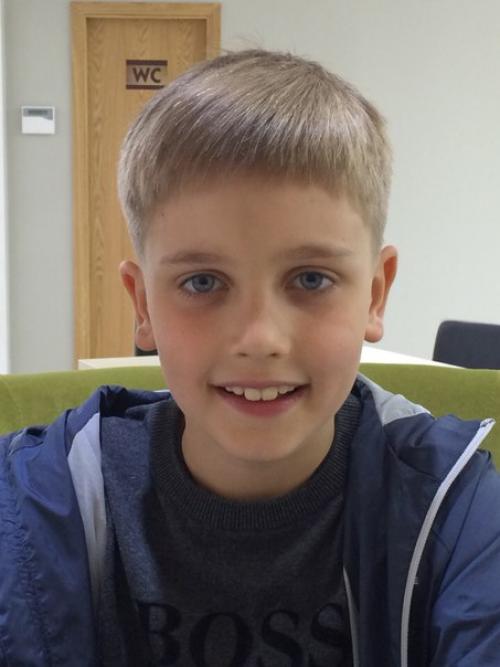 Доброе утро!  Уже целый год я осваиваю новую профессию парикмахер - стилист настал момент сделать мир и ваши волосы еще более красивыми! 04