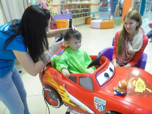 Салон Лондон оказывает все виды парикмахерских услуг - отдельный детский зал где детей стригут в креслах машинках и просмотром любимых мультиков. 01