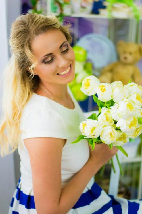 Милые красавицы!  Мы создадим вам идеальный образ как на свадьбу, так и на любое ваше мероприятие! 02