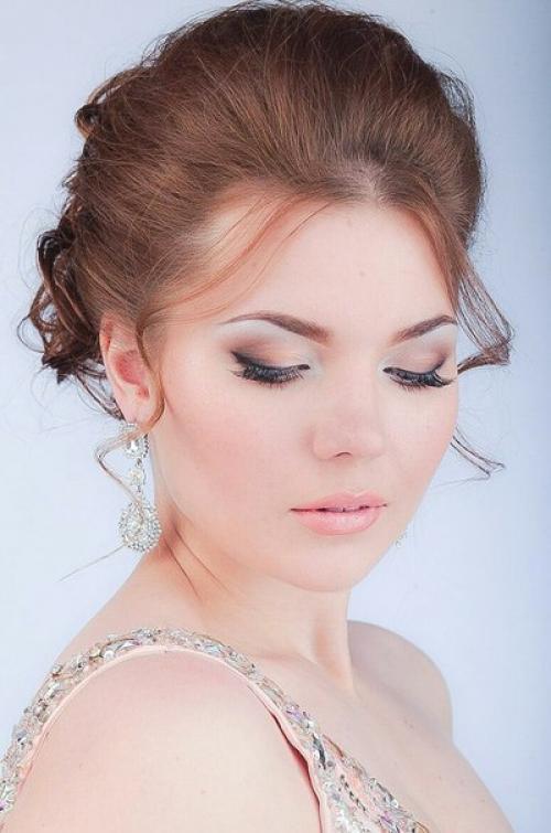 Поможем создать красивый, незабываемый образ, и вы станете королевой любого мероприятия! 04