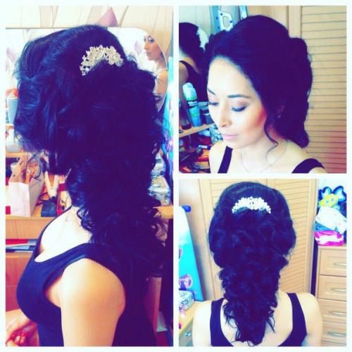 Свадебные и вечерние прически на любой случай (600 руб), объемные локоны (400 руб), макияж (400 руб) с накл. 01