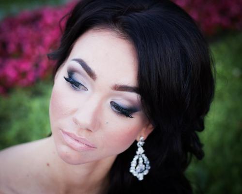 Поможем создать красивый, незабываемый образ, и вы станете королевой любого мероприятия! 03