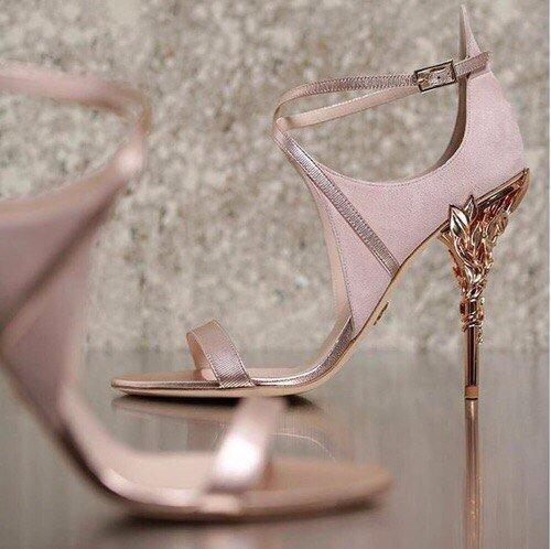 Доброе утро!  А вы уже продумали образ, в котором будете встречать предстоящий уик-энд? 02