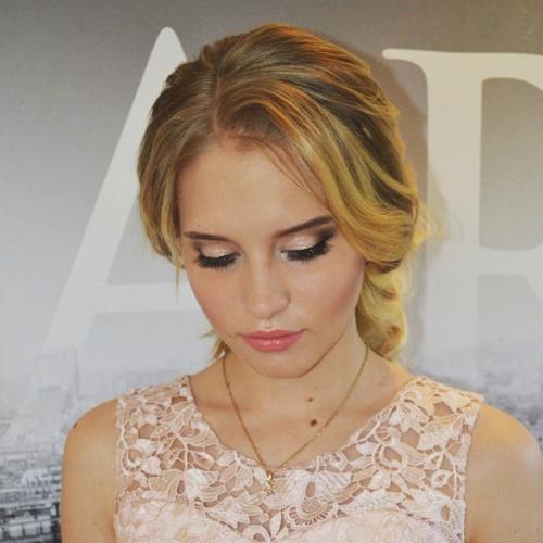 Модель на макияж и локоны ищу? 03