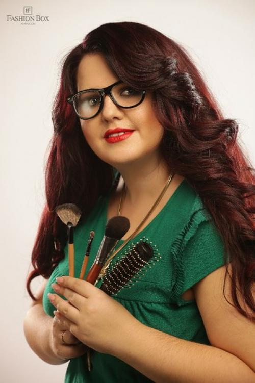 На мастер класс по свадебным прическам требуются модели с длиной волос до Лопаток и чуть ниже. 01