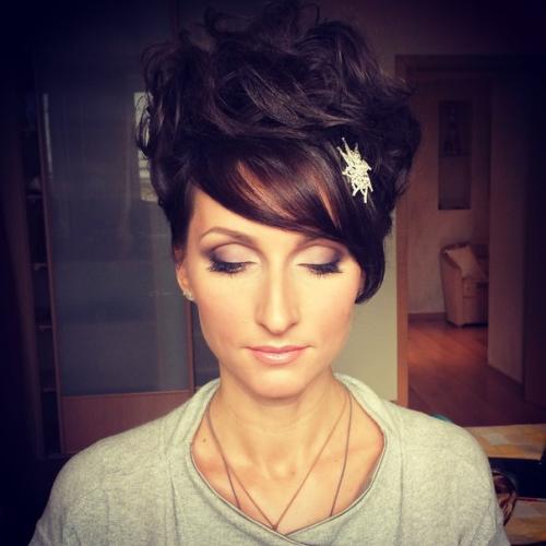 Поможем создать красивый, незабываемый образ, и вы станете королевой любого мероприятия! 09